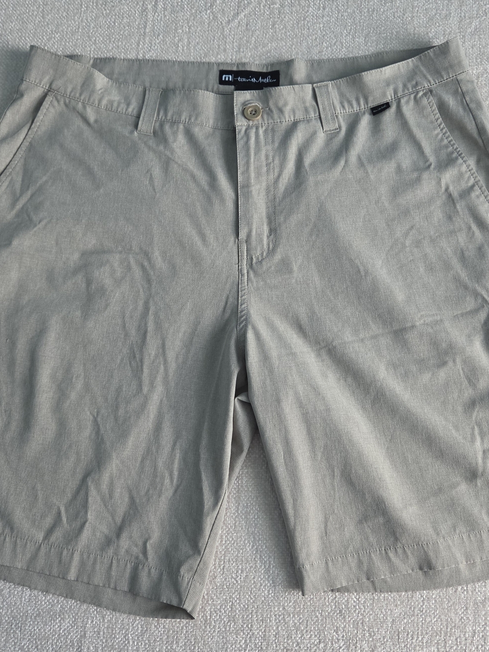 TravisMathew Men's Golf Shorts Khaki Tan Performance Stretch Flat Front Size 38